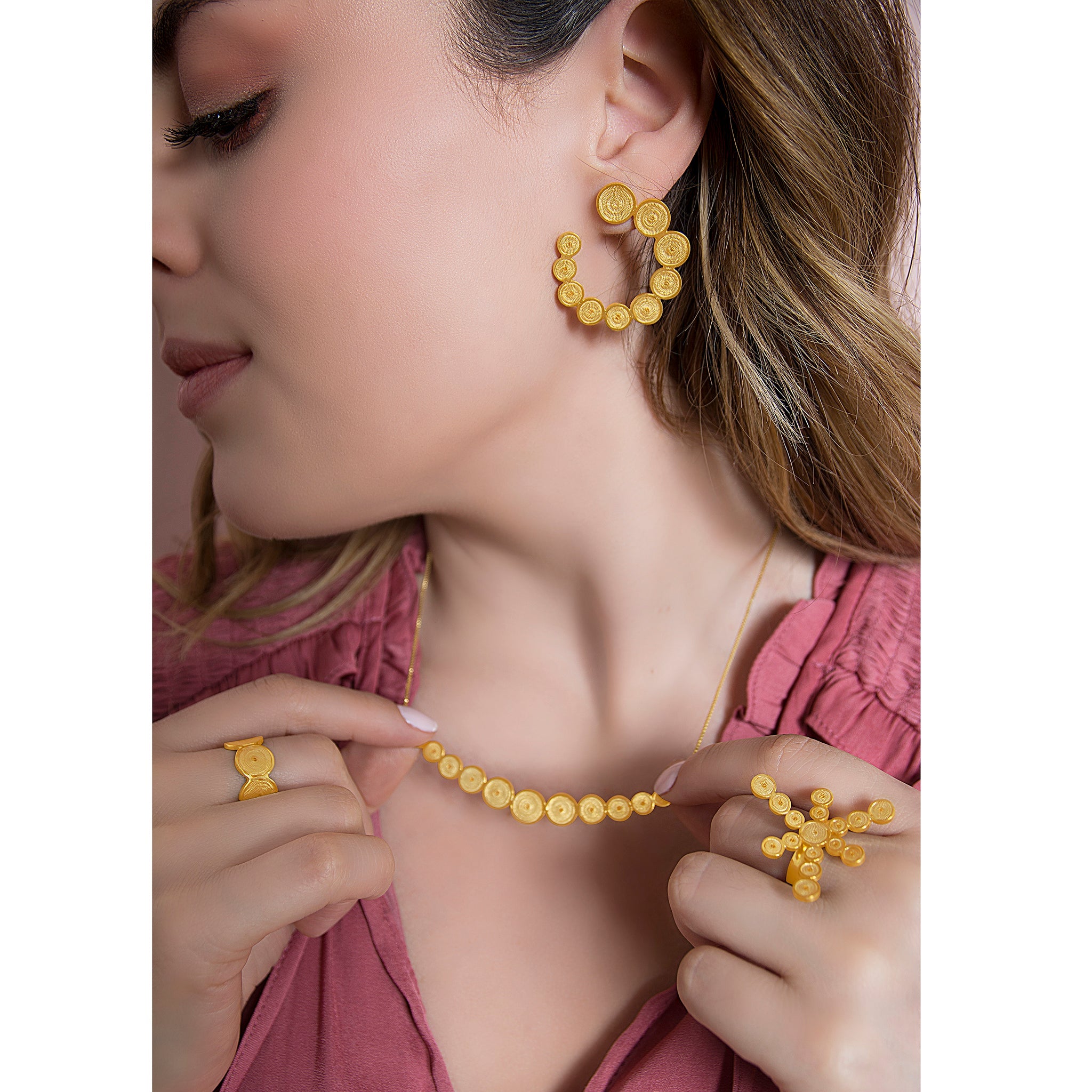 DAKOTA GOLD MEDIUM EARRINGS FILIGREE