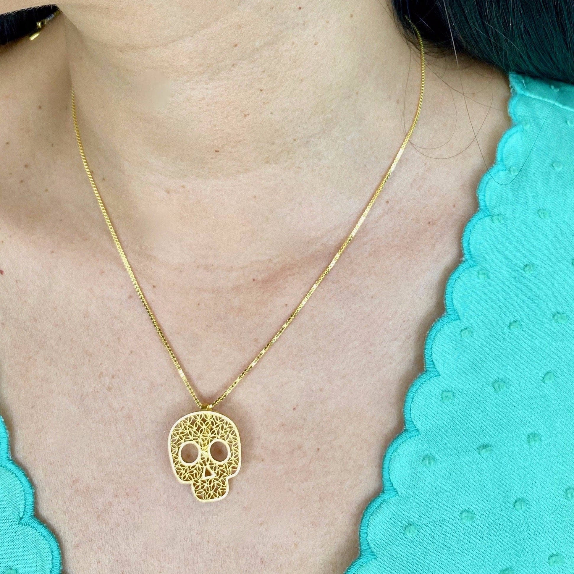 SUGAR GOLD SKULL MEDIUM PENDANT NECKLACE FILIGREE